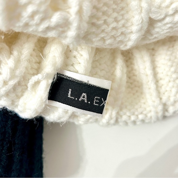 EUC LA Express 2 cable knit toques black and white winter hats with pompom ball - Picture 4 of 6